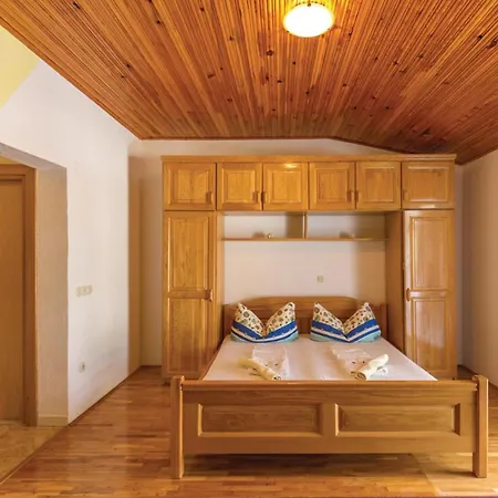 Two-bedroom With Sea View 03 마카르스카