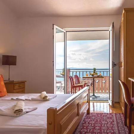 아파트 Two-bedroom With Sea View 03 *