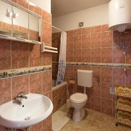 Two-bedroom With Sea View 03 아파트 *