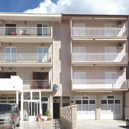 아파트 Two-bedroom With Sea View 03 마카르스카